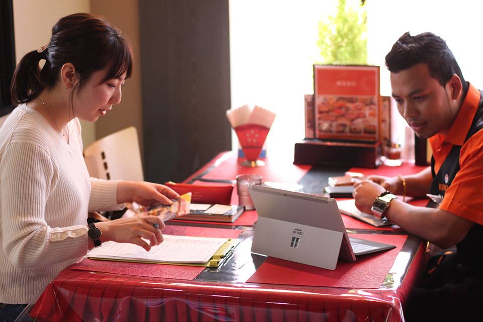 30530871_595882464098139_7821715648853049344_n